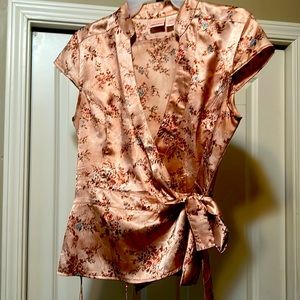 Xhiliration pink satin Asian floral silk blouse